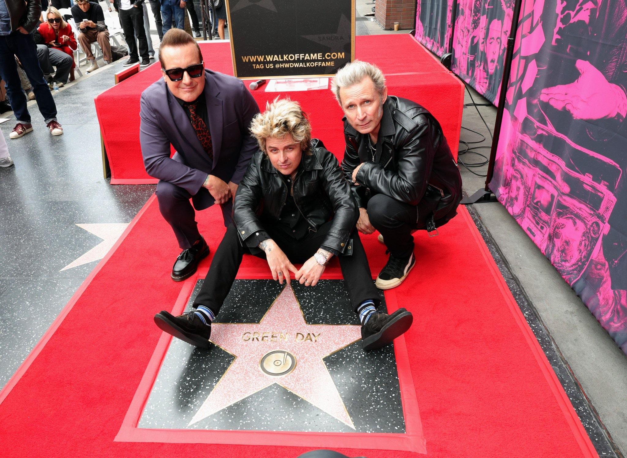 Green Day recibe su estrella en el Paseo de la Fama de Hollywood, Estaria en Peru en la Segunda Mitad del año 2025.